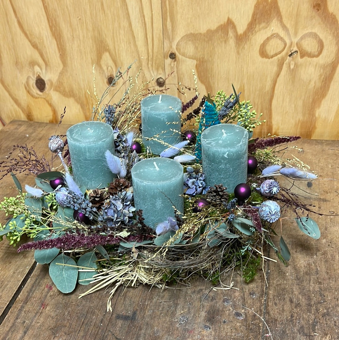 Luxury Scandinavian Advent wreath with eucalyptus & dried flowers – blue-grey candles