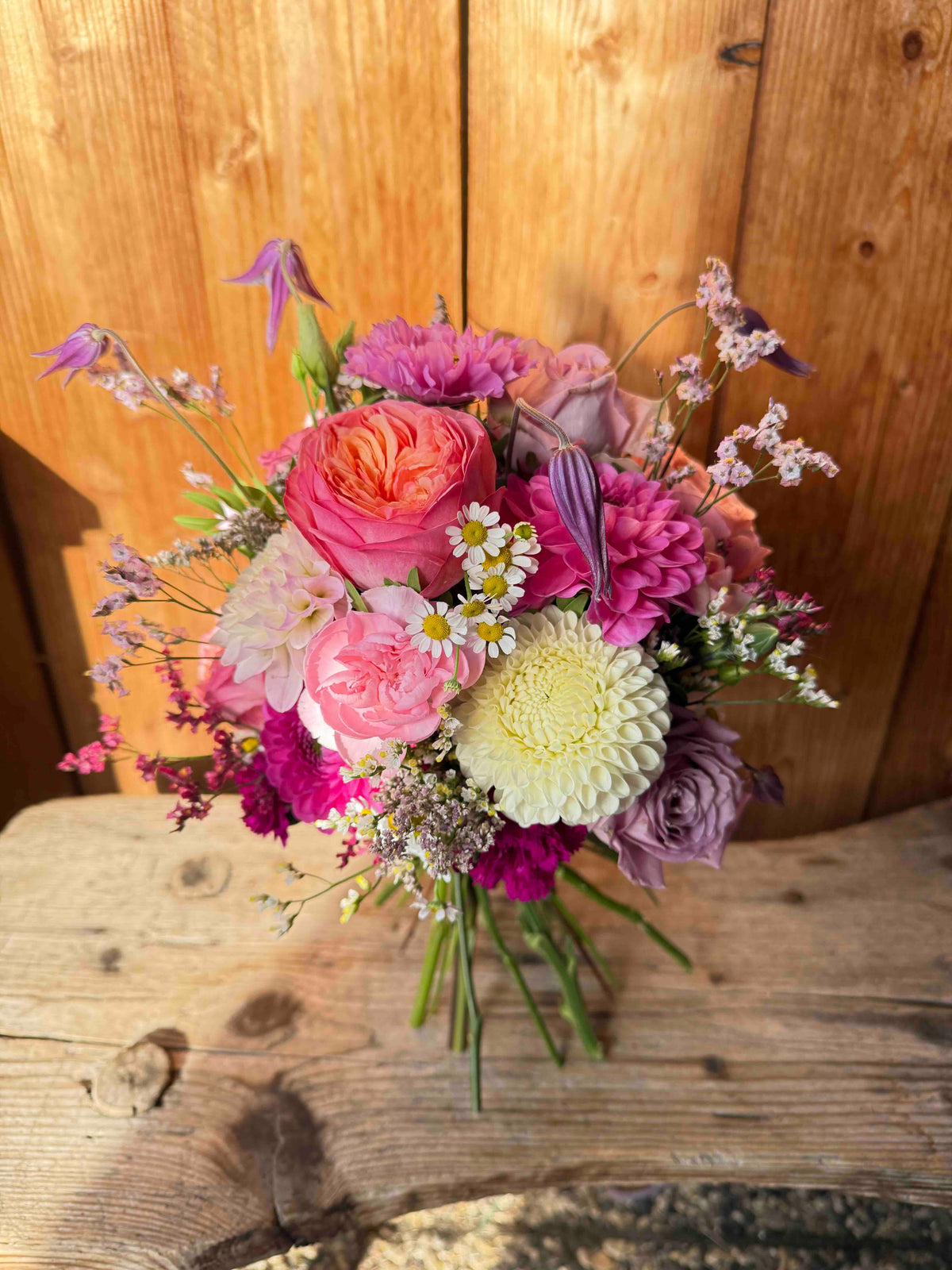 Sommerbrautstrauß mit Dahlien & Rosen in Pink und Rosé
