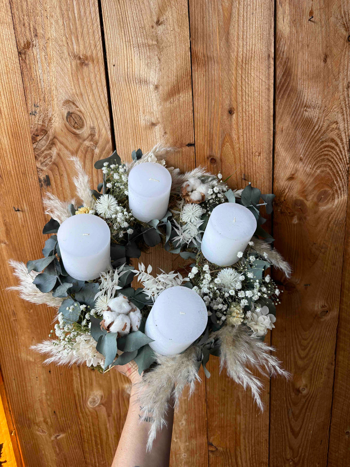 Scandinavian Natural Advent wreath – White with eucalyptus & dried flowers