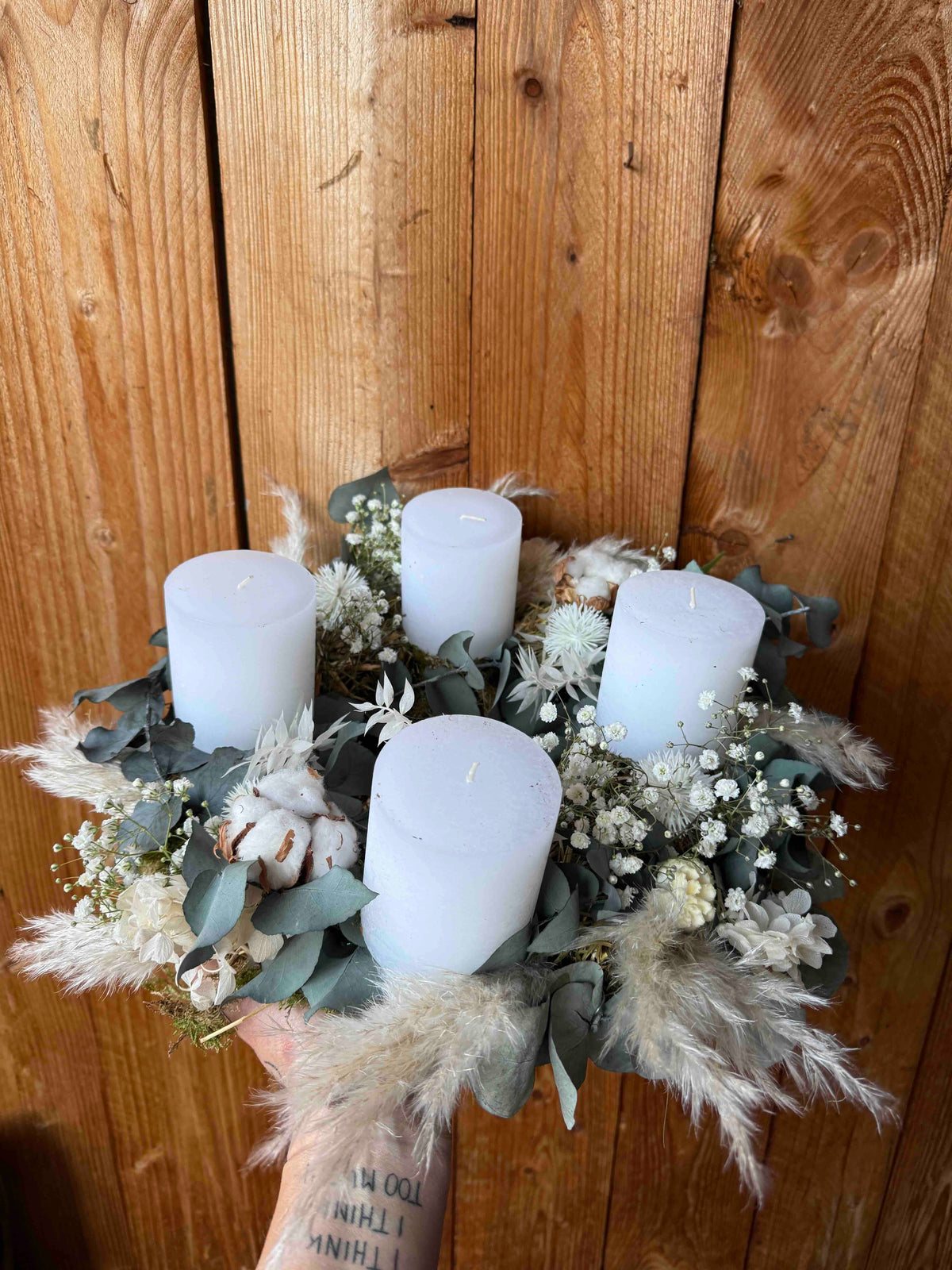 Scandinavian Natural Advent wreath – White with eucalyptus & dried flowers