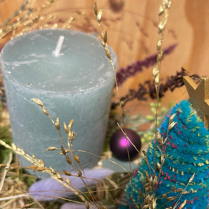 Adventskranz Luxury Scandi mit Eukalyptus & Trockenblumen – Blaugraue Kerzen