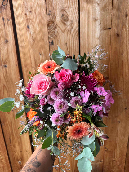 Rosenstrauß Blush & Apricot – Rosen, Lisianthus & Eukalyptus