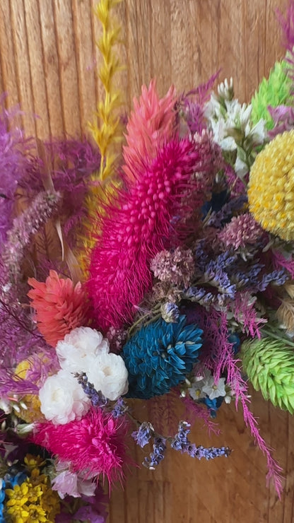 Wandkranz Colorful Boho – Bunte Trockenblumen auf Goldring