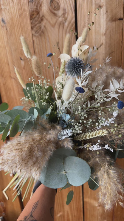 Brautstrauß Trockenblumen Weiß mit Infinity Rosen & Pampasgras – Boho