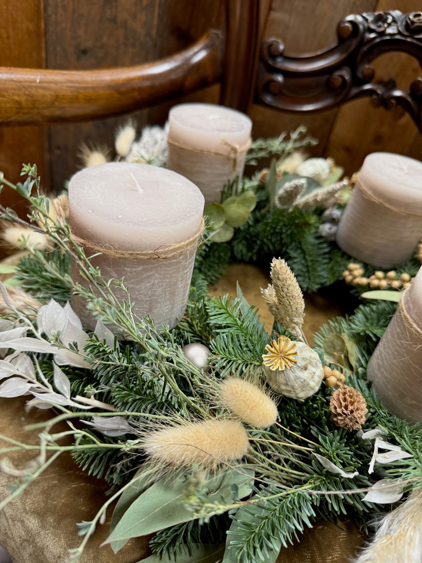 Adventskranz Sandstone Elegance – Naturkranz mit beige Kerzen