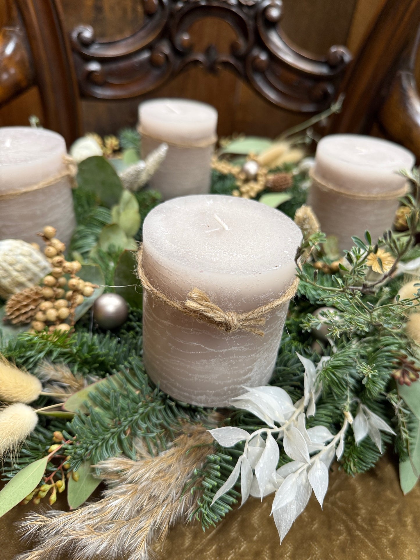Adventskranz Sandstone Elegance – Naturkranz mit beige Kerzen