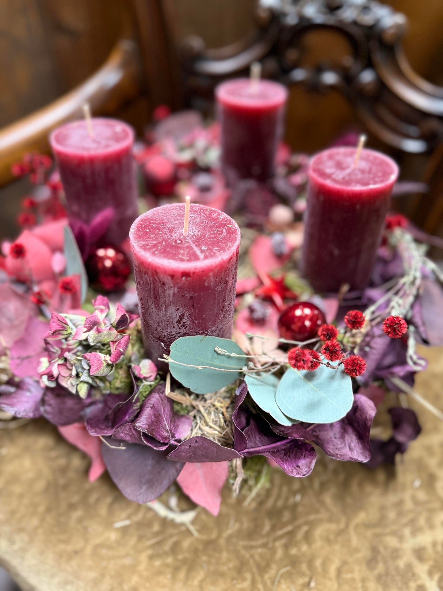 Adventskranz Berry Velvet – Bordeaux Kerzen & Trockenblumen